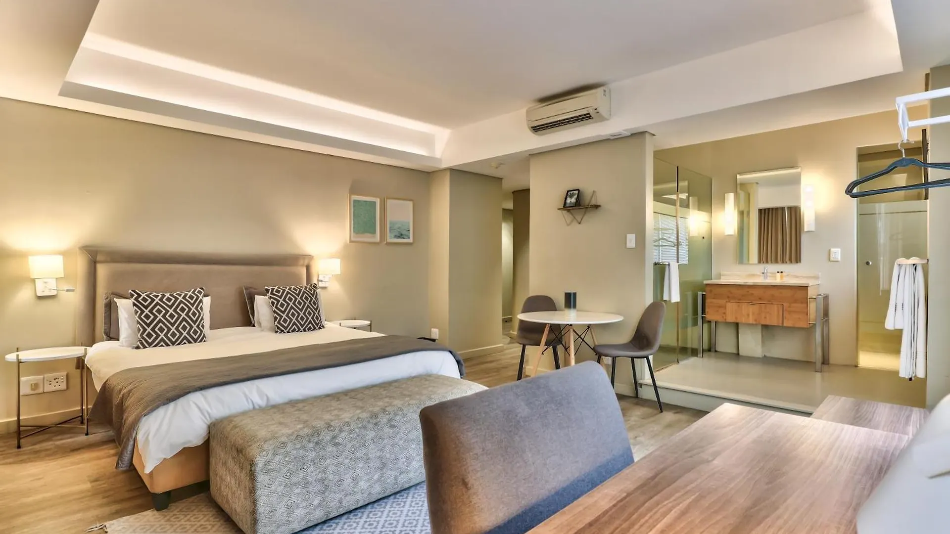 Wink Aparthotel Foreshore Cape Town 4*,